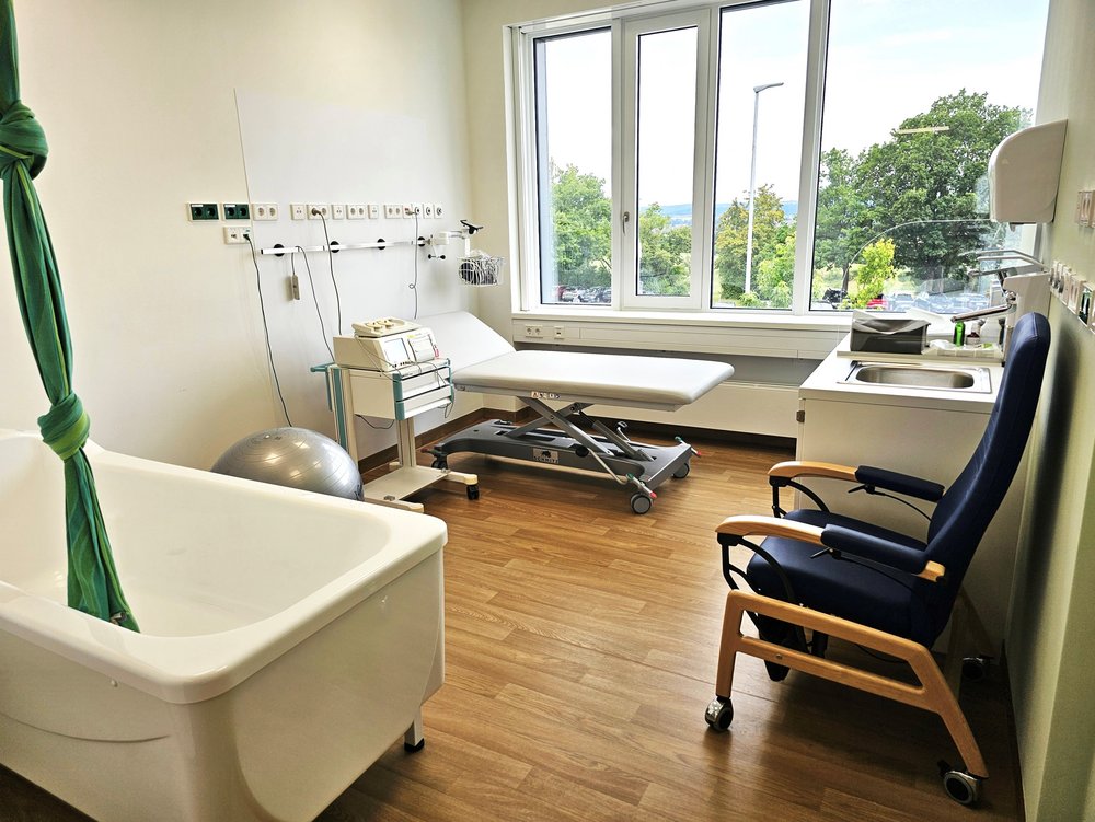 Wehenzimmer mit Entspannungswanne