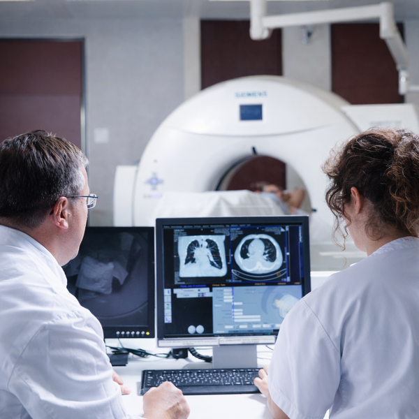 Ärzte bei der Radiologie