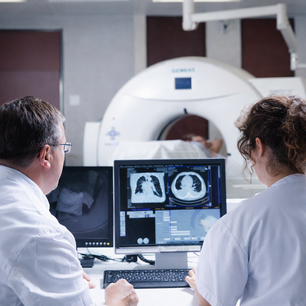 Ärzte bei der Radiologie