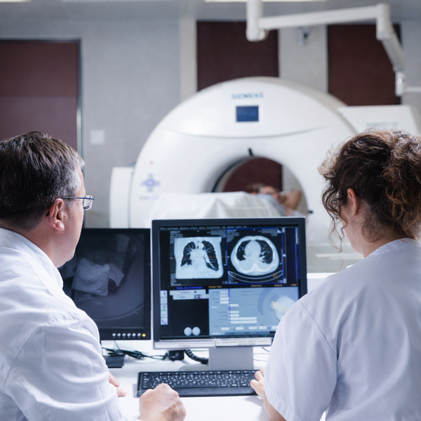 Ärzte bei der Radiologie