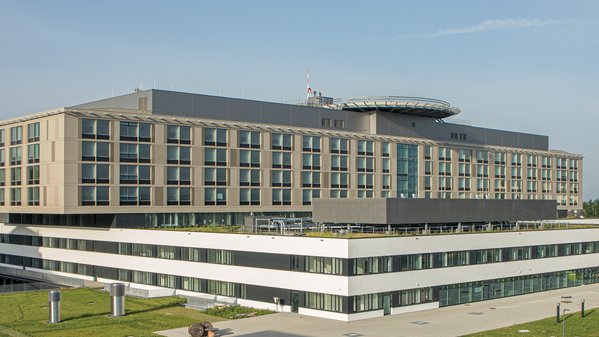 Klinikgebäude von außen