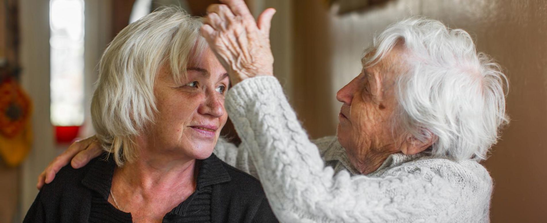 Zwei Seniorinnen