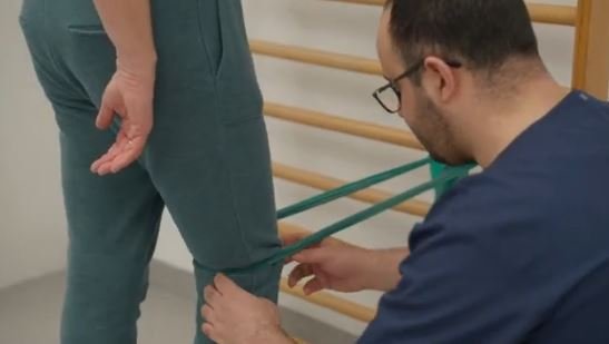 Eine Patientin bei der Physiotherapie